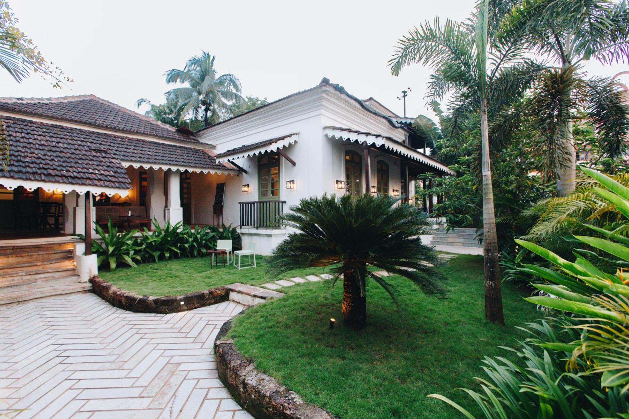 The Project Cafe And Hotel Aldona 外观 照片