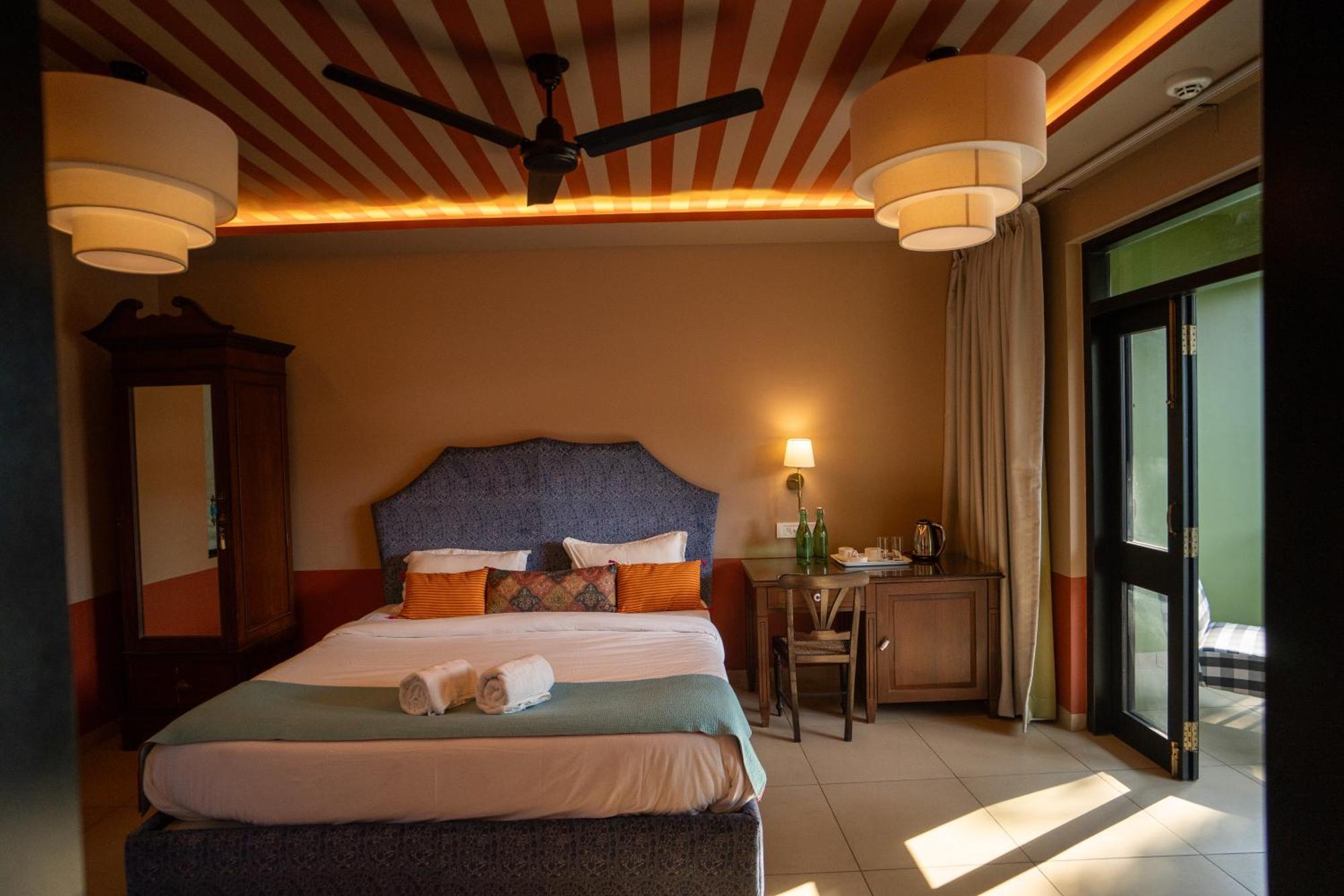 The Project Cafe And Hotel Aldona 外观 照片