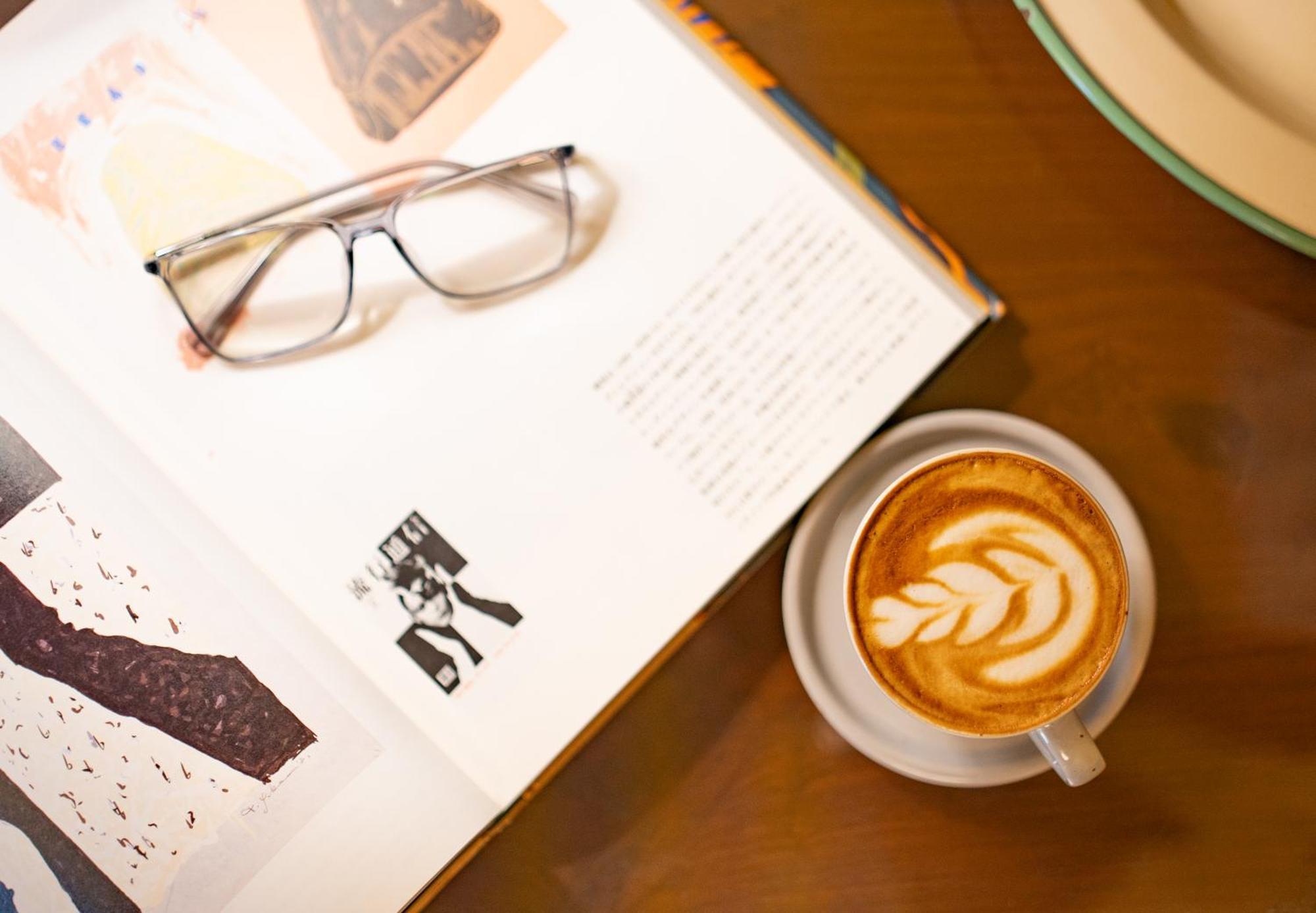 The Project Cafe And Hotel Aldona 外观 照片